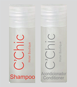 2) Envase de 30 cc con Shampoo y Acondicionador con logo