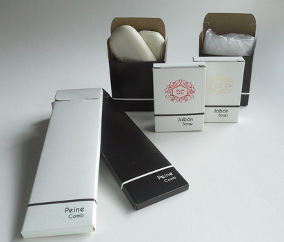 3) Amenities en Cajas de Cartulina