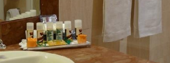 4) Envases con Shampoo, Acondicionador, Body Lotion, Jabón Líquido, Gel de Baño